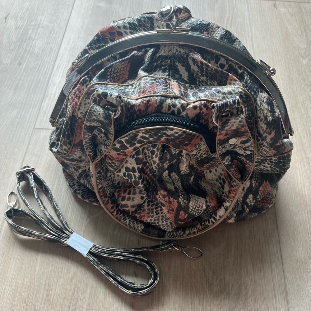 AMC Accessories Reptile Print Clasp Purse w Shoulder Strap